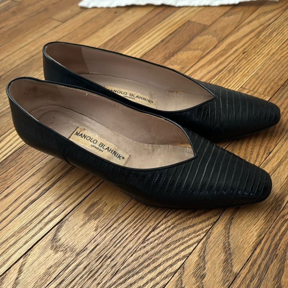 Vintage Manolo Blahnik kitten heel pumps